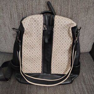 🎒 Chic & Functional CLUCI Backpack Purse – Like New! ✨